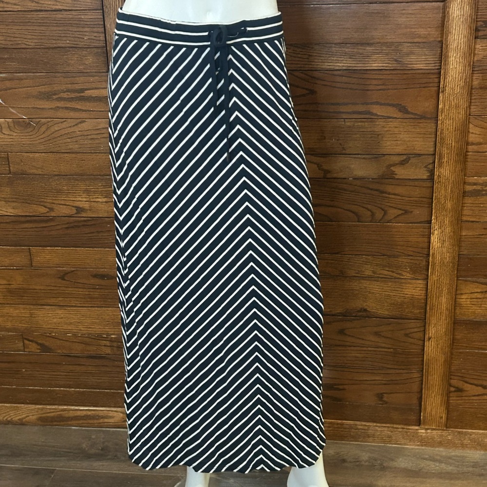 Reitmans Striped Navy blue and beige Maxi Skirt small